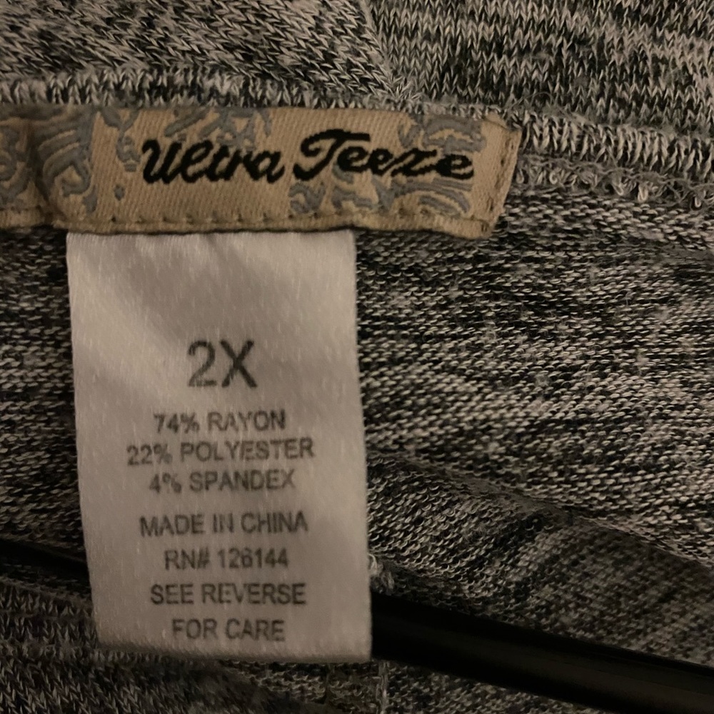 Comfy Light Sweater - Picture 4 of 4